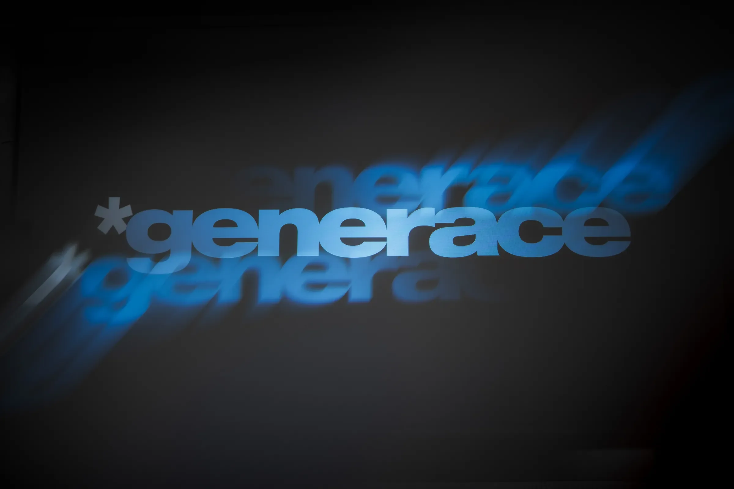 Das Generace-Logo auf einer dunklen Leinwand