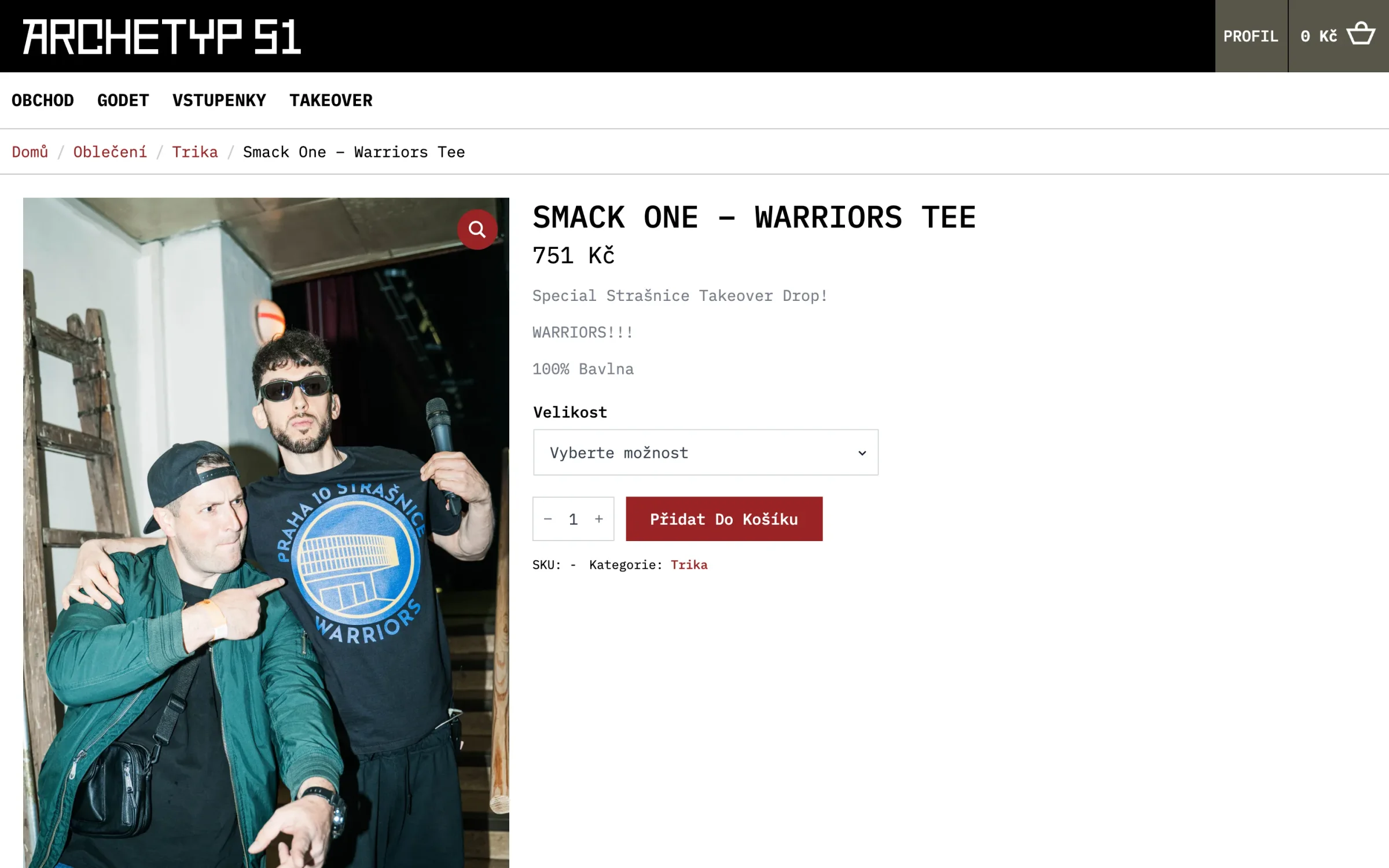 Produkt Smack One Warriors Tee: fotka Smack One v triku, cena, popis Special Strašnice Takeover Drop, výběr velikosti a tlačítko Přidat do košíku